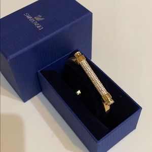 Swarovski
Friend Pave Swarovski Crystal Bar Bangle